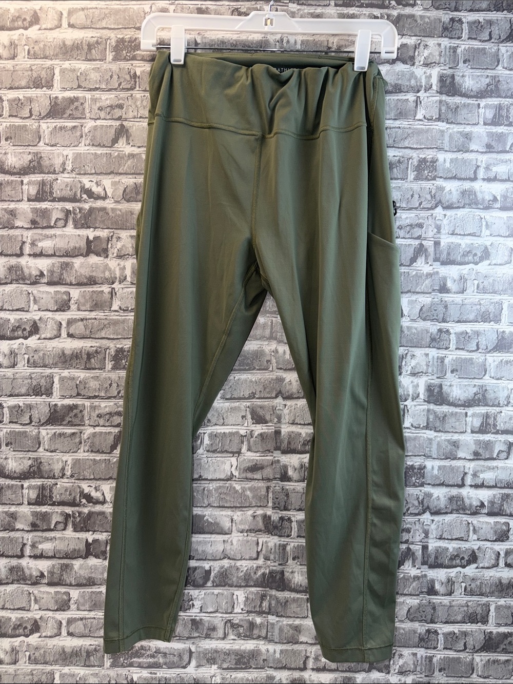 Athleta Olive Green Ultimate Stash Pocket 7/8 leggings